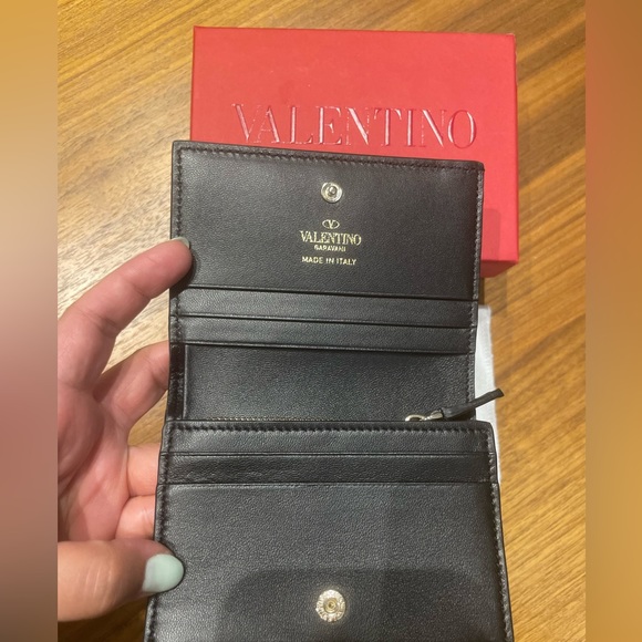 Valentino Garavani tonal stitched V logo compact wallet - Picture 2 of 3